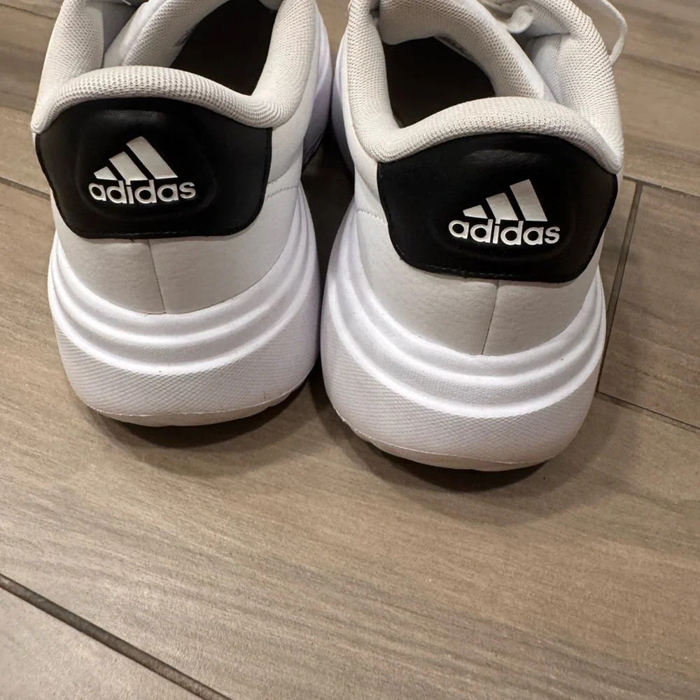 Women’s Adidas Classic White Sneakers with Black Stripes - Picture 4 of 7